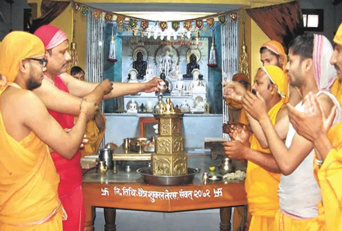 Mahamastika abhishek of Lord Mahavir from the 108 Kalash