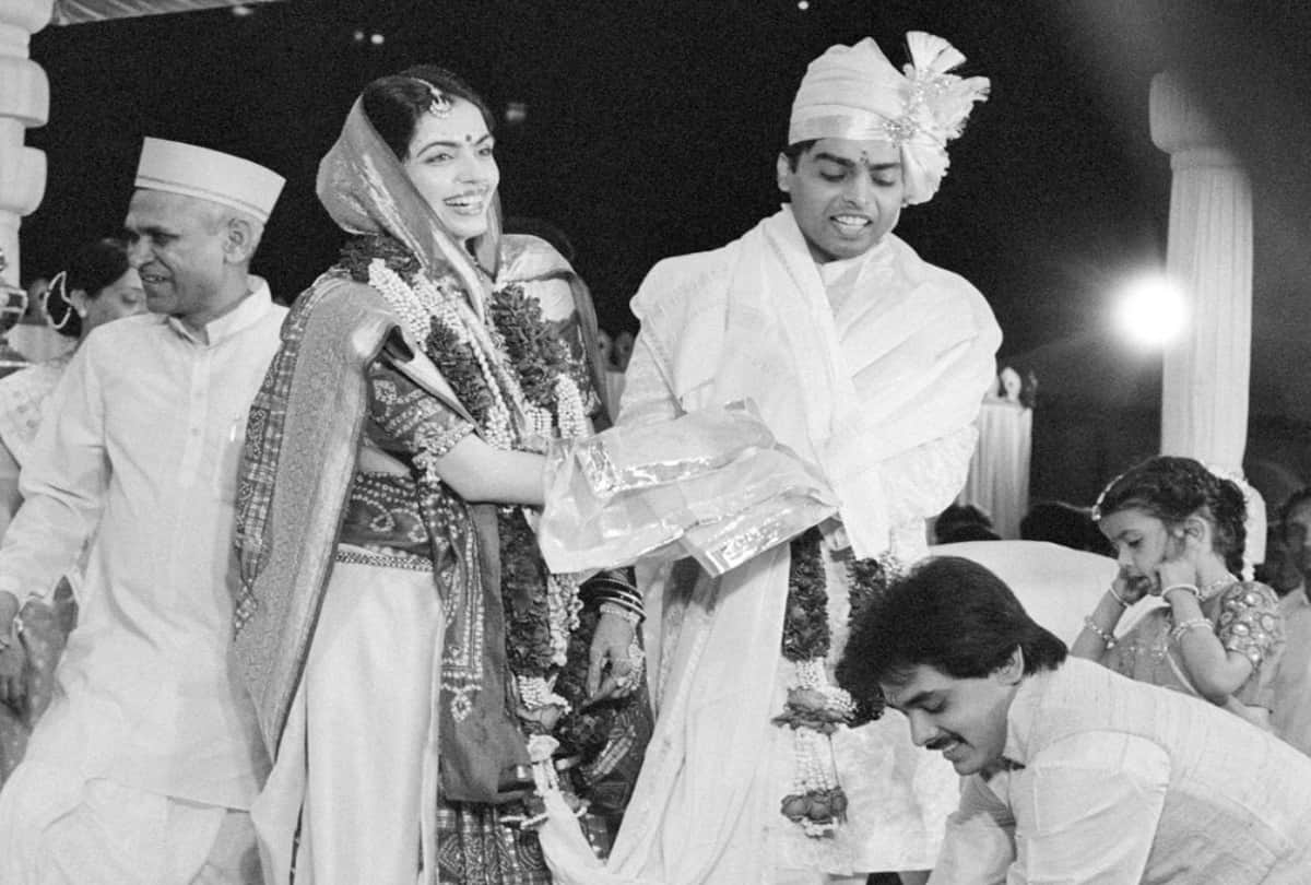 Dhirubhai Ambani  Death Anniversary When neeta ambani disconnected his phone many times