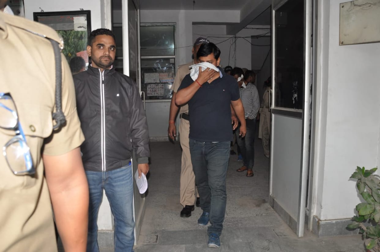 Congress leader and three policeman arrested for loot from property dealer in dehradun 