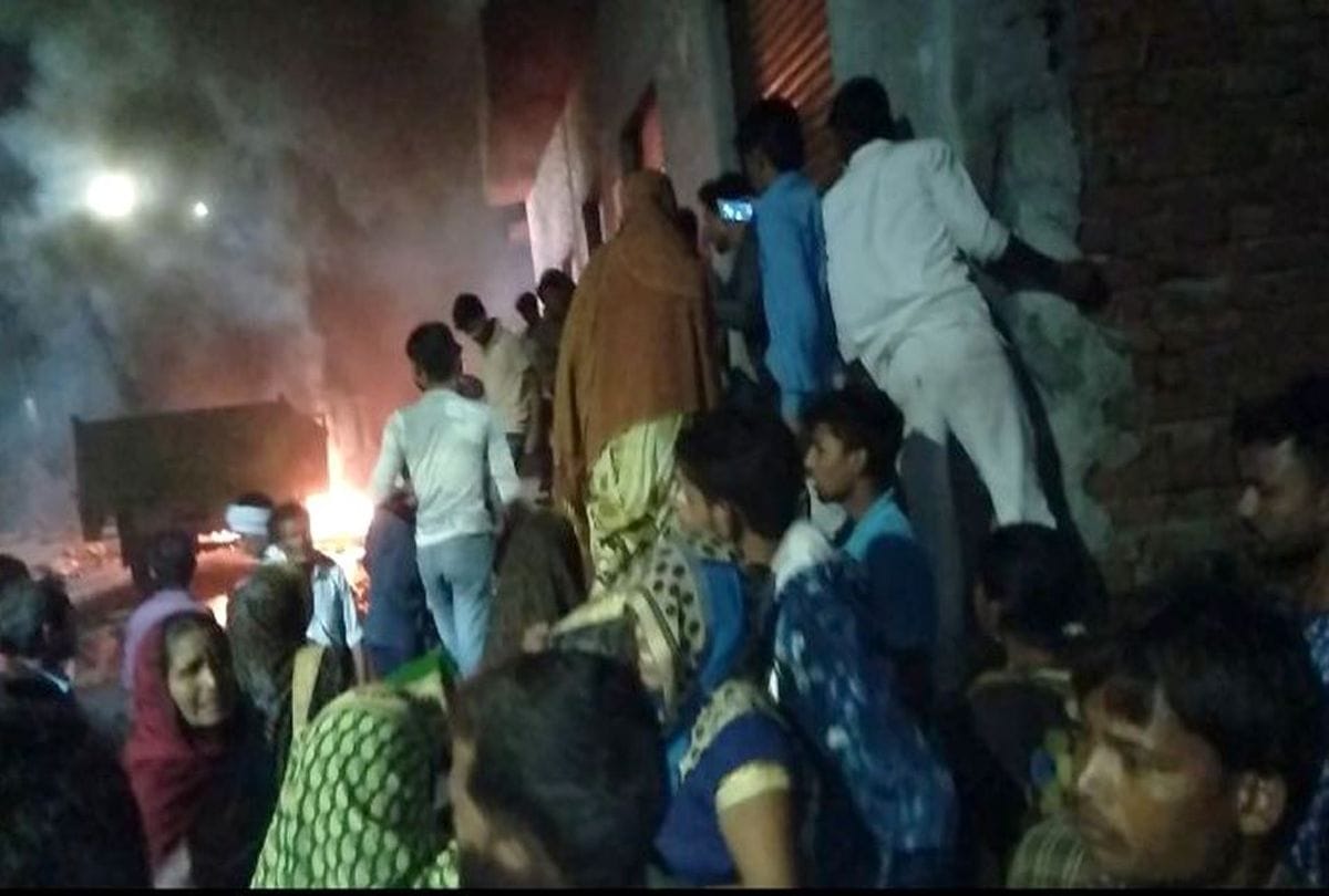 woman dies in road accident crowd fired in tractor trolley