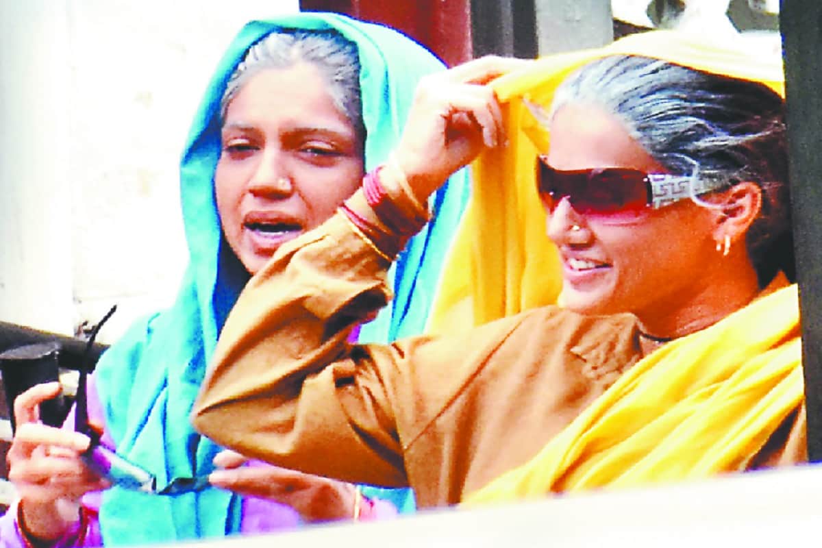 Shooting of Saand Ki Aankh at Partapur railway station in Meerut, and look of Taapsee and Pednekar