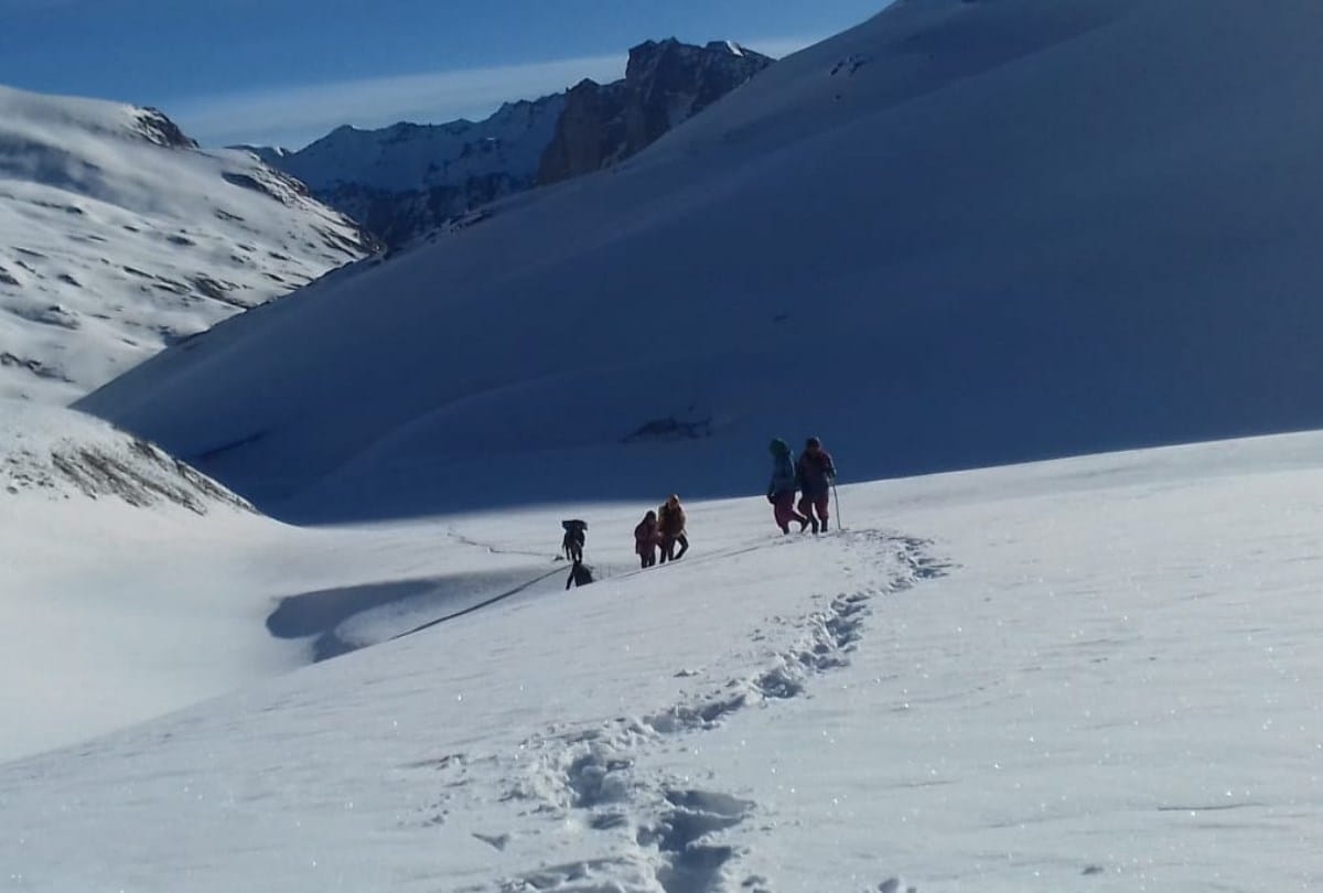 18 people walk 138 kilometer on snow from Zanskar to Keylong Lahaul Himachal Pradesh