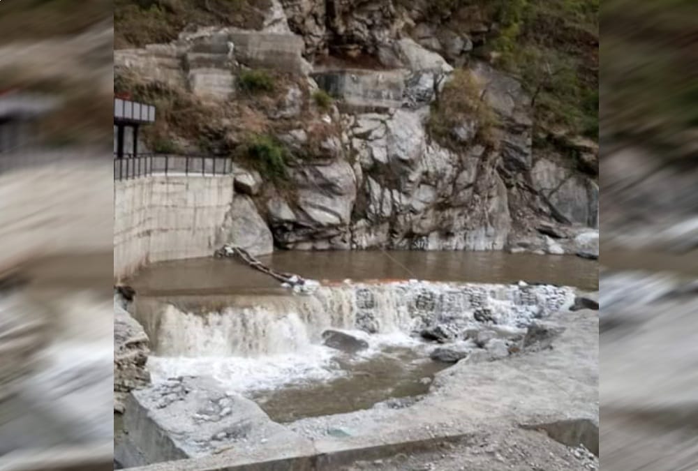 Groom gone in this village Through danger path for Marriage with bride in chamoli