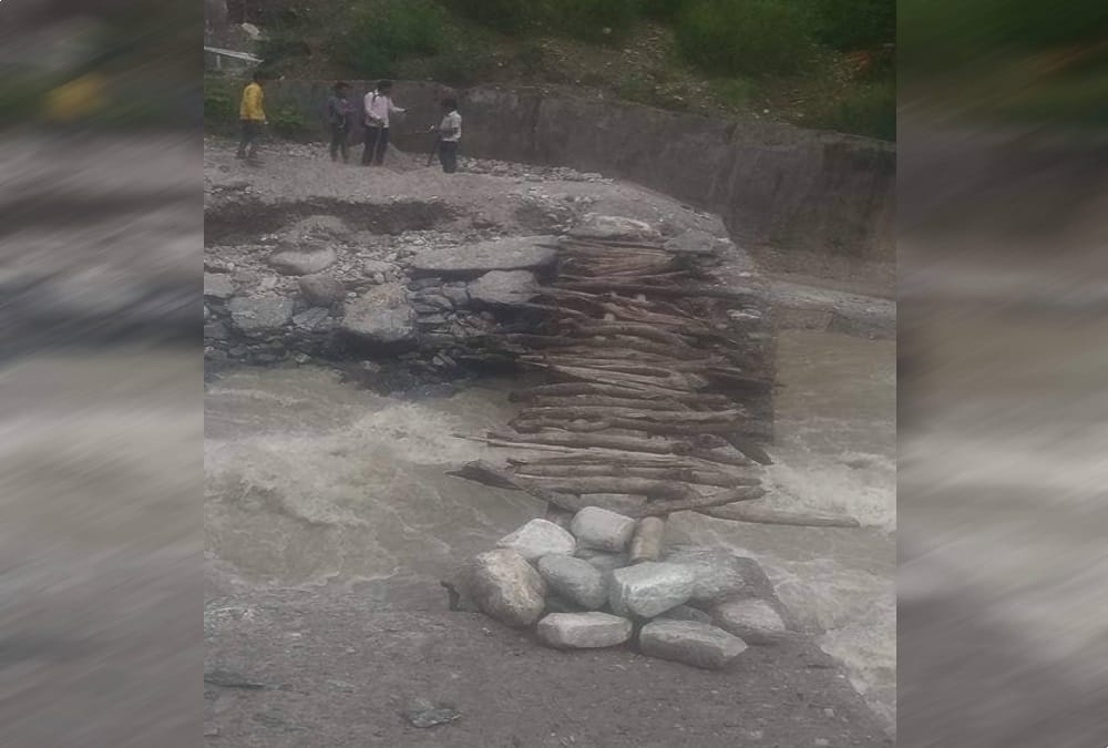 Groom gone in this village Through danger path for Marriage with bride in chamoli