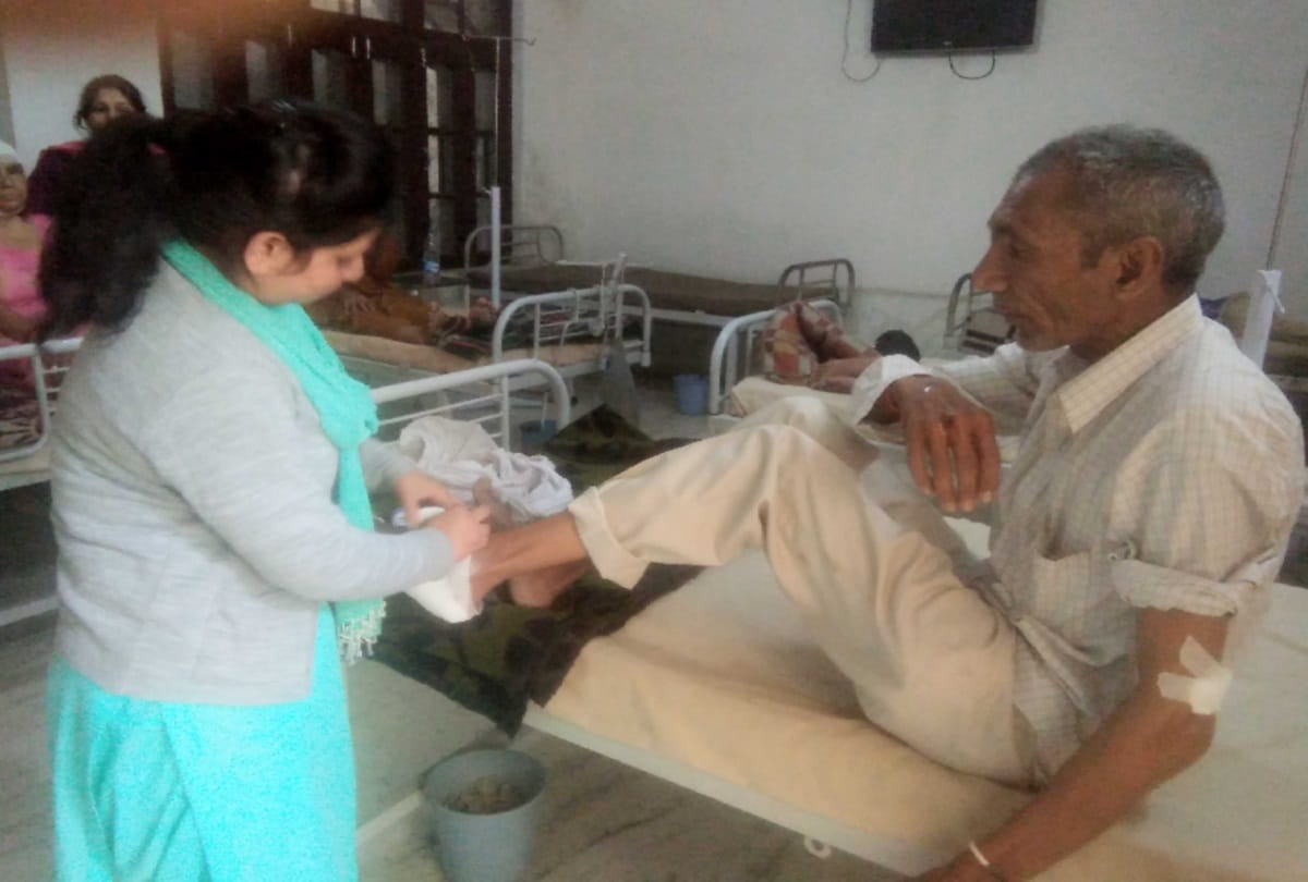 one Dozen devotees injured in tempo accident in bilaspur himachal