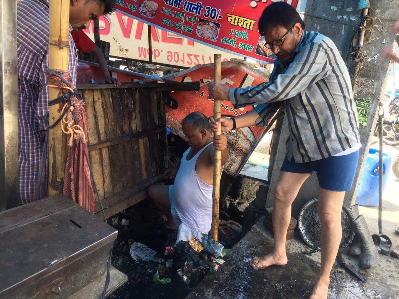Haridwar Mayor anita sharma Doing Garbage Cleaning on her expenses