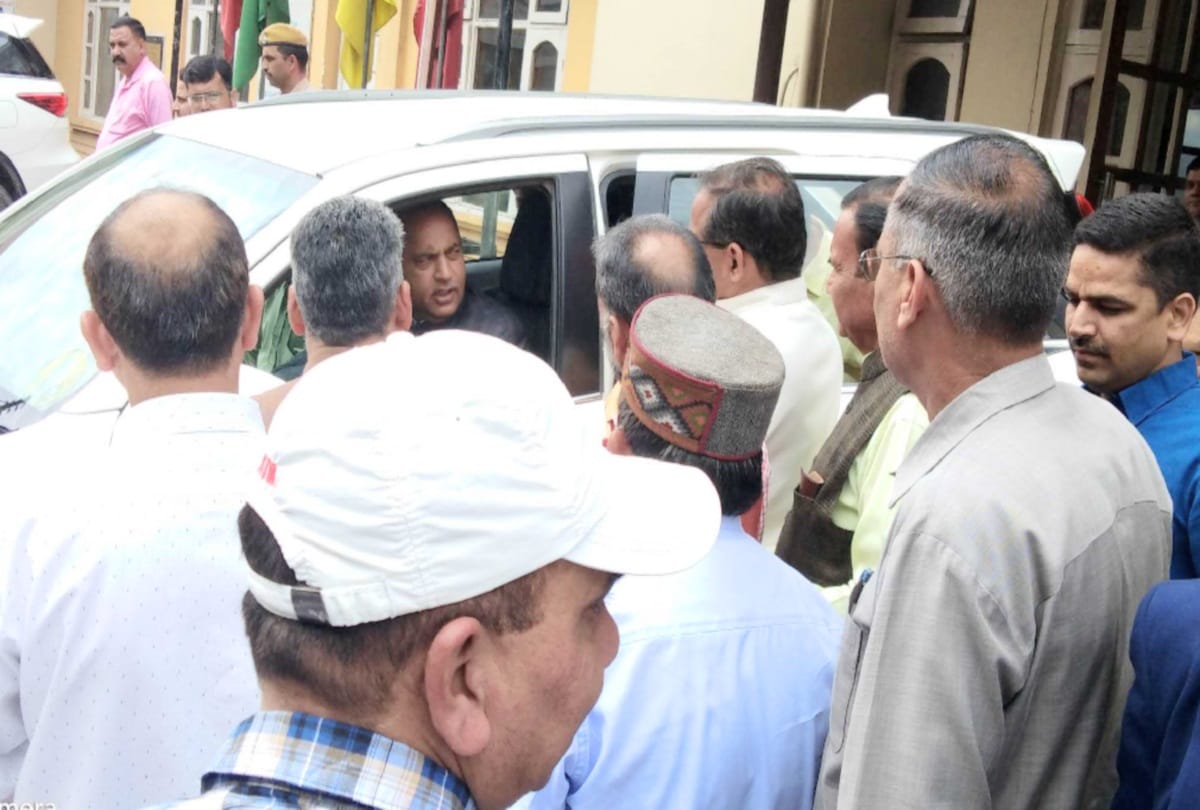 lok sabha election 2019: jairam thakur met suresh chandel and rikhi ram kaundal in closed room
