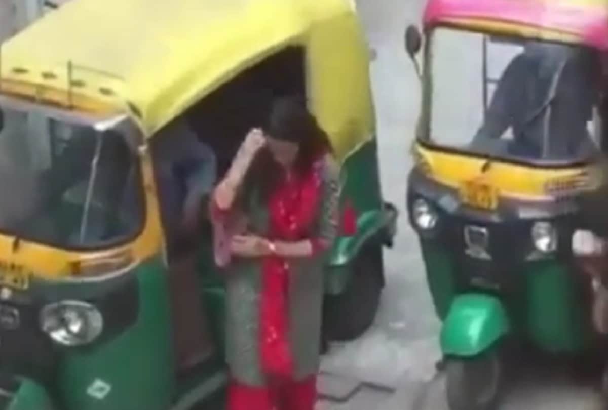Deepika Padukone having street food in Delhi wearing school dress