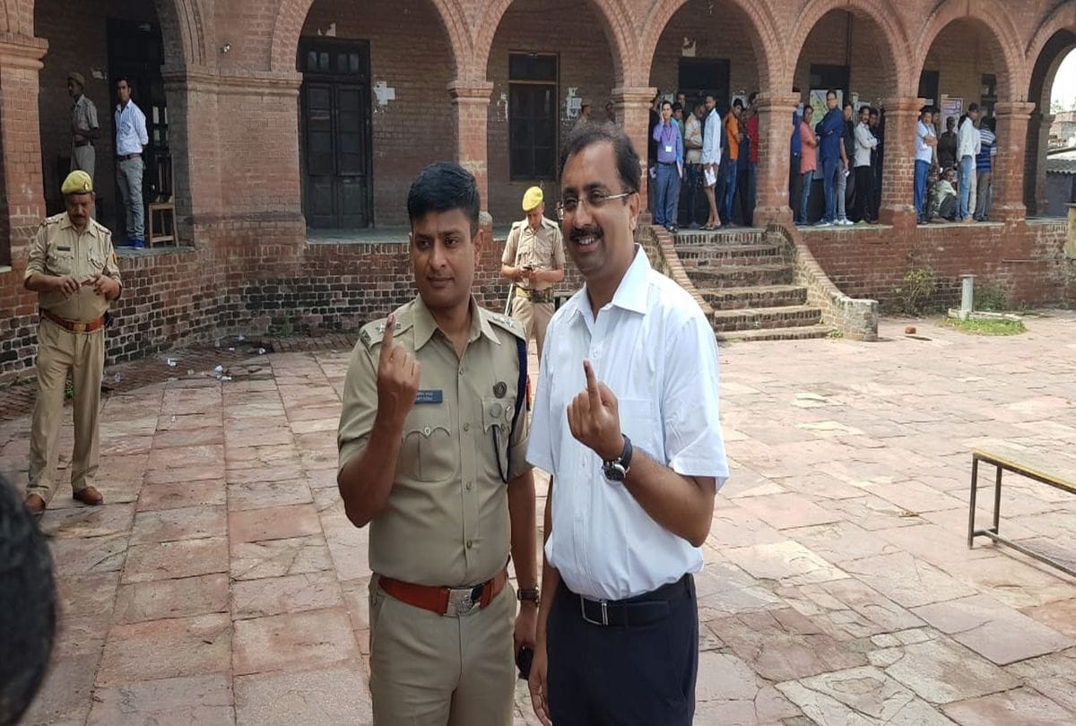 Agra Lok Sabha Election 2019 dm ssp appeal to cast vote