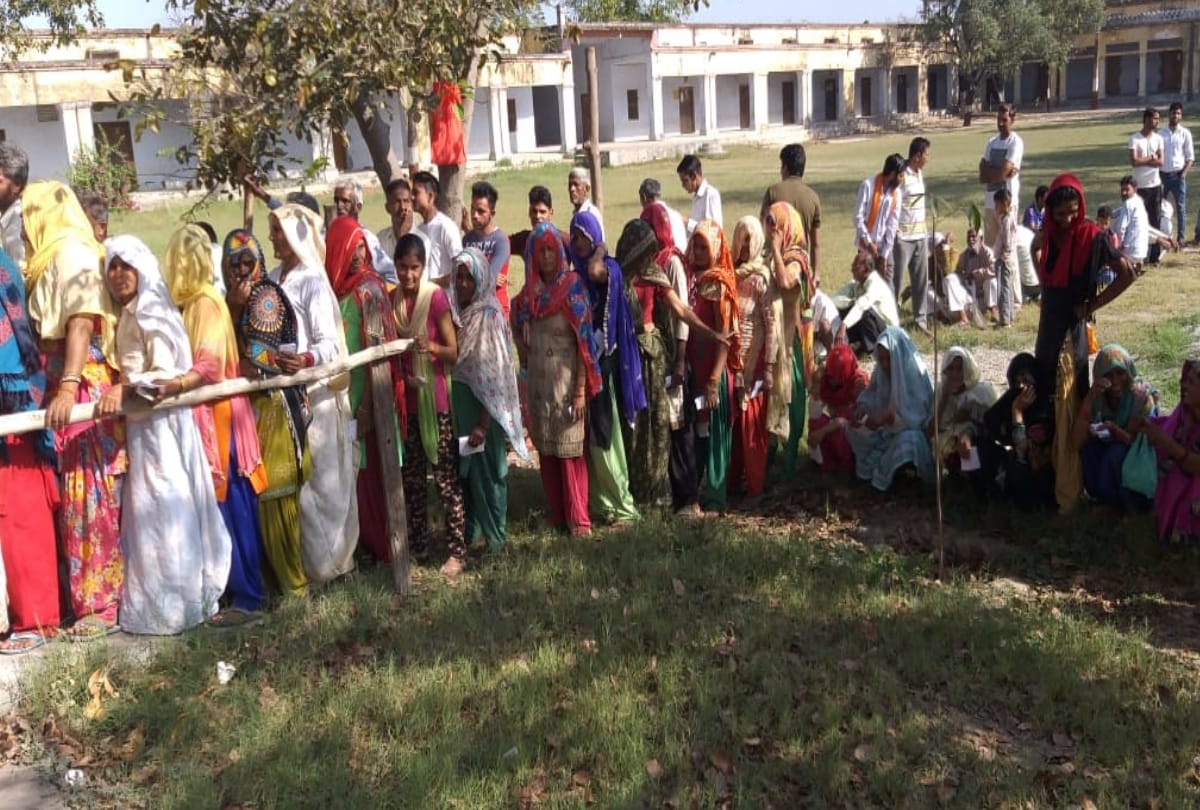 Lok Sabha elections 2019 booth employees in bulandshahr ask to whom voting send back some voters