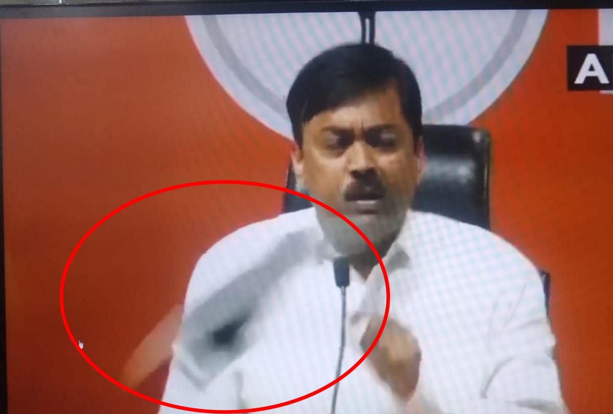 Lok sabha elections 2019 rahul to kejriwal beaten by shoes on various occasion also tamanna bhatia