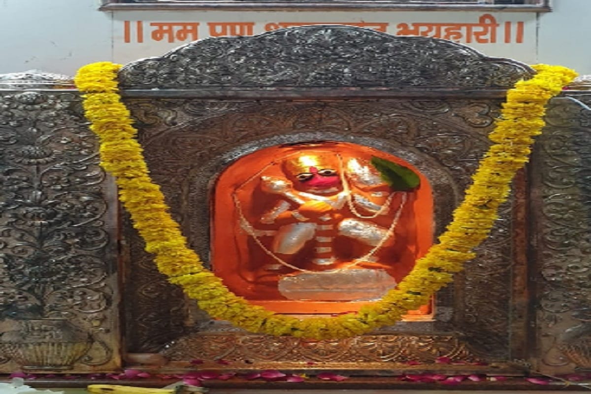 how to get lord hanuman blessings and what prasad is offered