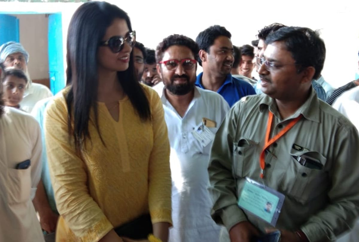 lok sabha elections 2019 cricketer mohammed shami wife hasin jahan vote says good luck team india