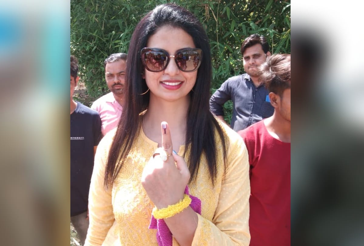 lok sabha elections 2019 cricketer mohammed shami wife hasin jahan vote says good luck team india