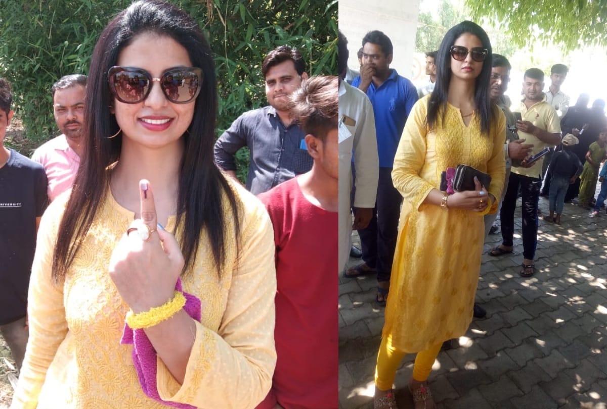 lok sabha elections 2019 cricketer mohammed shami wife hasin jahan vote says good luck team india