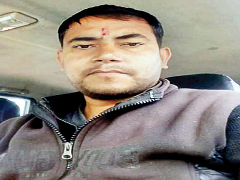 Truck collides with Marriar in Borre, RSS worker dies