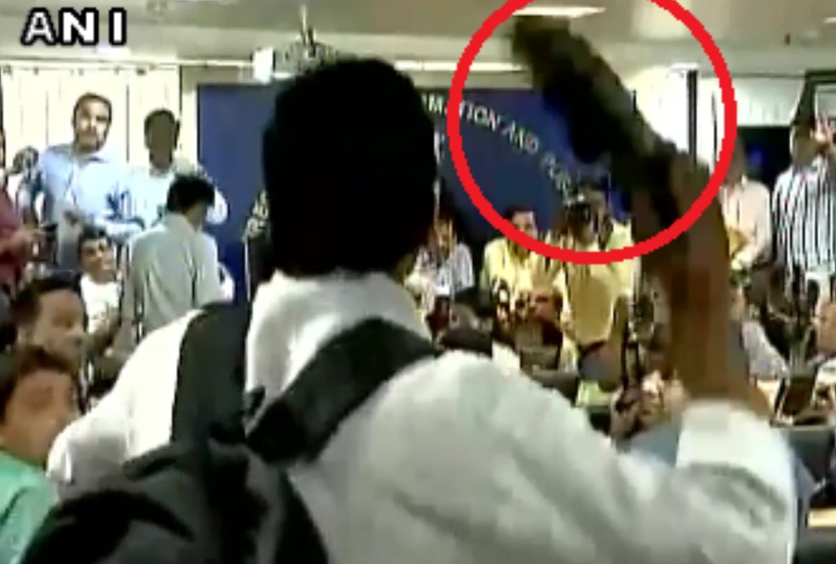 Lok sabha elections 2019 rahul to kejriwal beaten by shoes on various occasion also tamanna bhatia