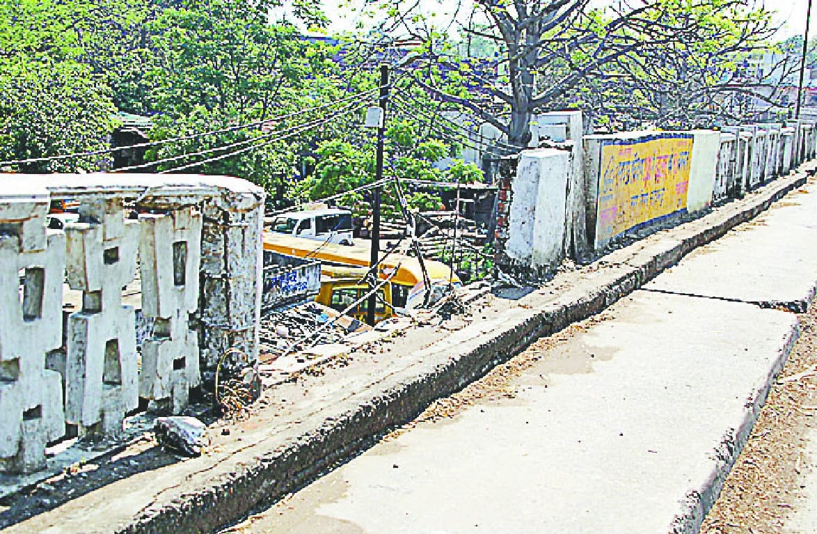 This is the bridge of Smart City, where every step is on the shortcut