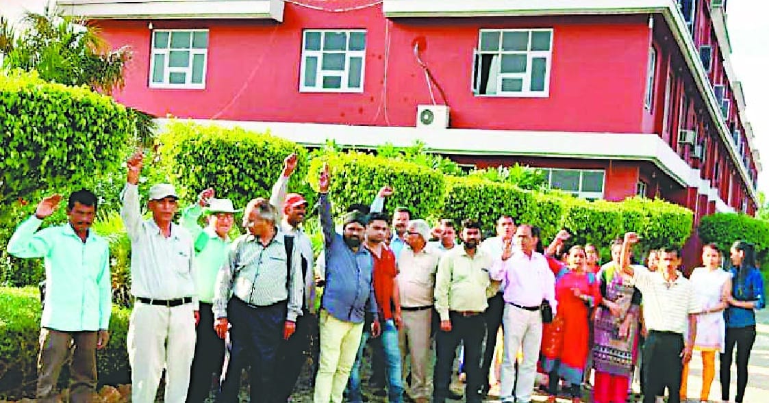 Chandila Medical College employee strike on