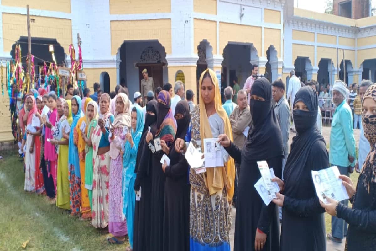 Lok Sabha Elections 2019, Women got enthusiasm for voting of second phase election in Bijnor