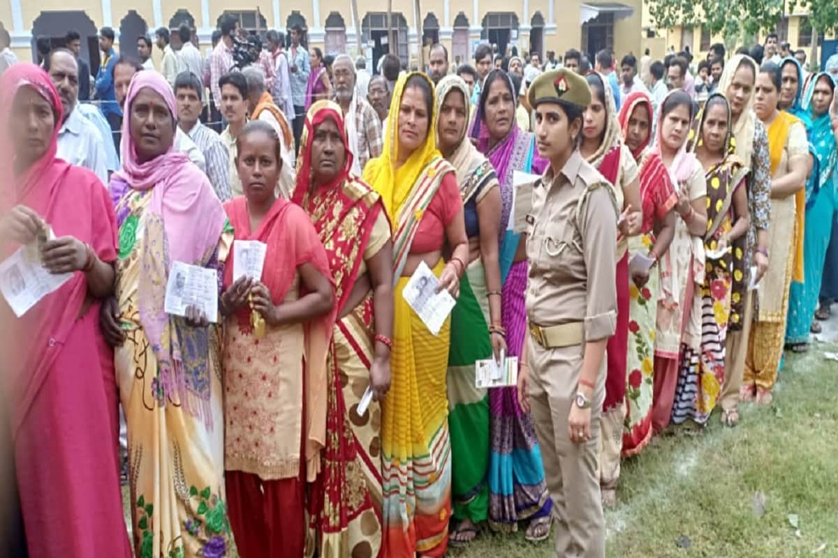 Lok Sabha Elections 2019, Women got enthusiasm for voting of second phase election in Bijnor