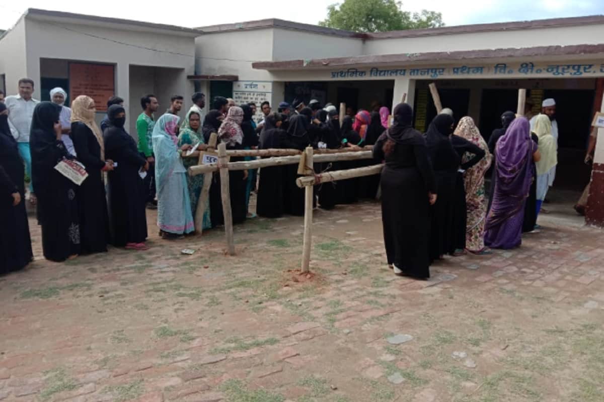 Lok Sabha Elections 2019, Women got enthusiasm for voting of second phase election in Bijnor