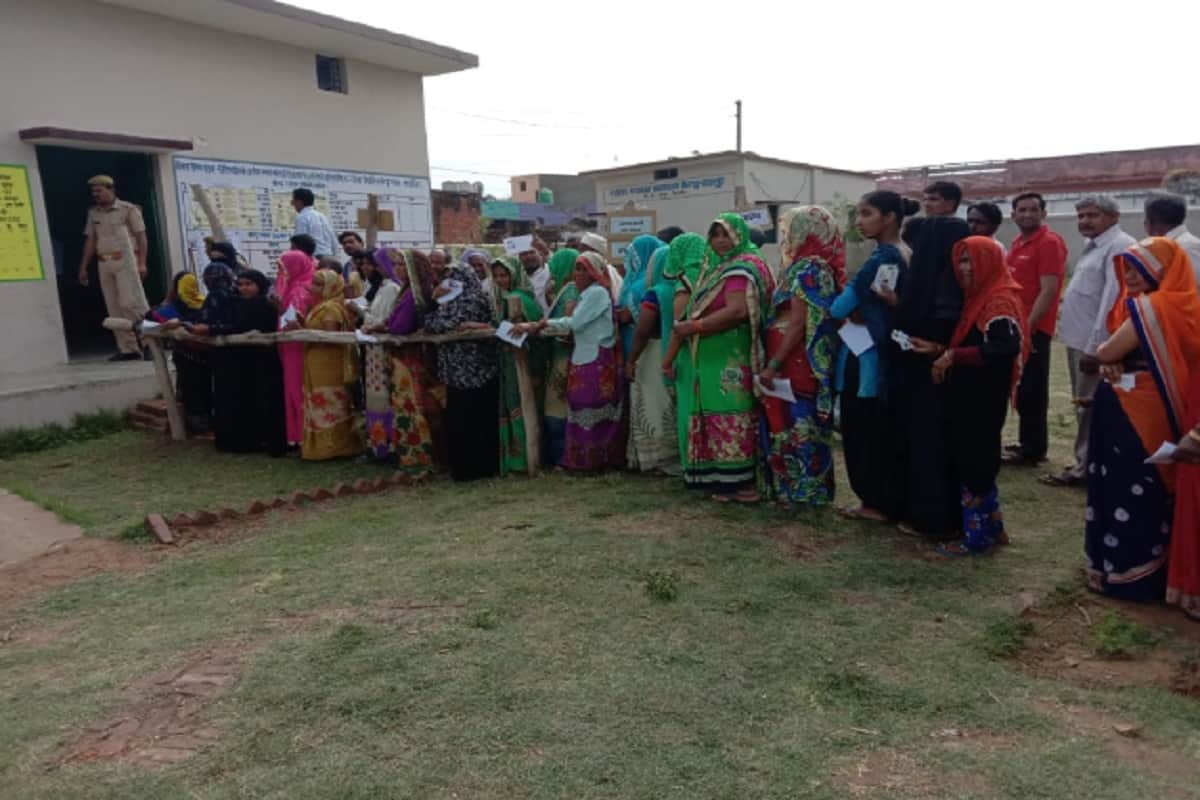 Lok Sabha Elections 2019, Women got enthusiasm for voting of second phase election in Bijnor