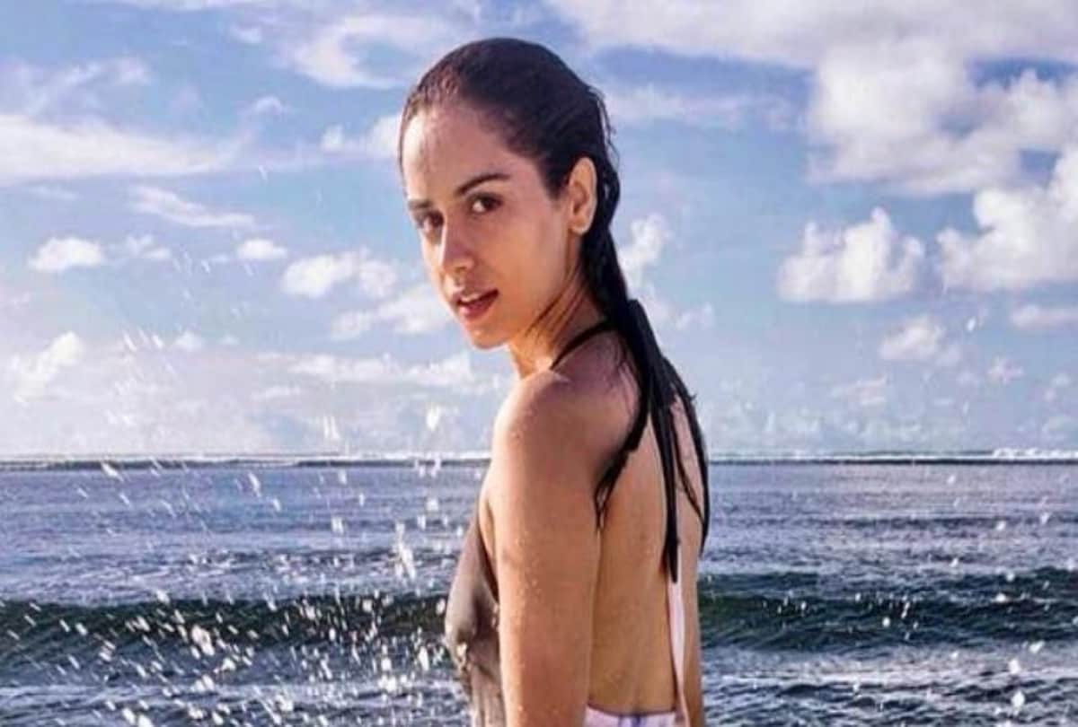 Manushi Chhillar sizzling photoshoot in backless floral monokini