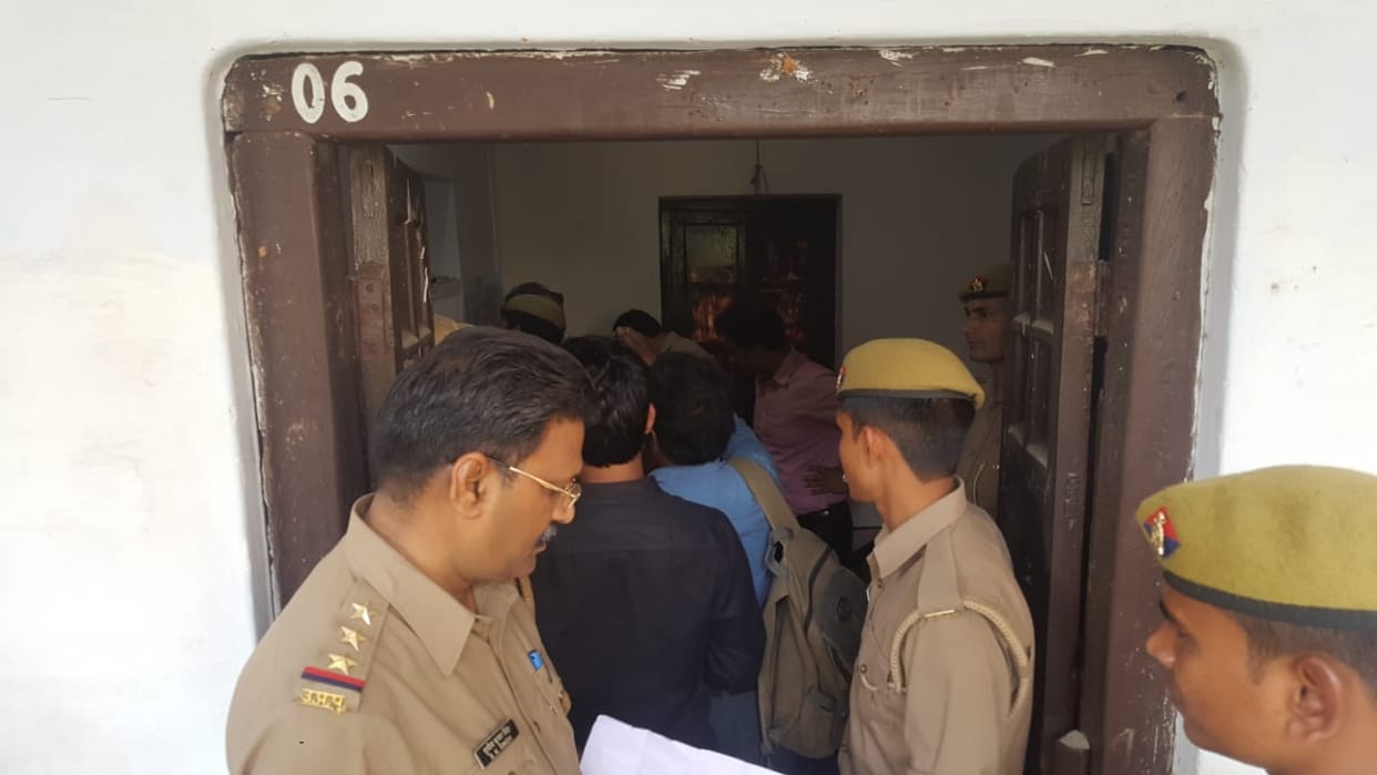 Prayagraj: Raids in hostels for the second day, illegal possession found in 91 rooms