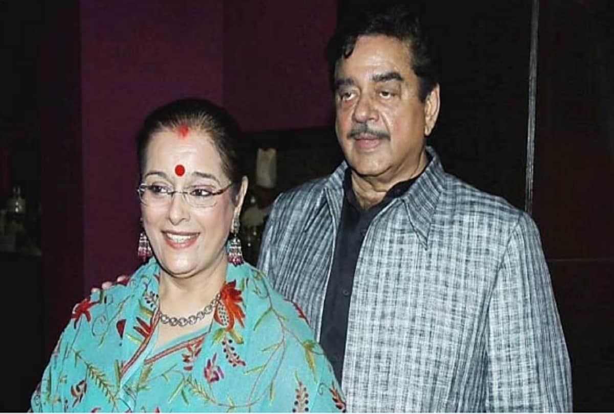 Bollywood actress Samajwadi party candidate Poonam Sinha is more rich as compare to Shatrughan Sinha