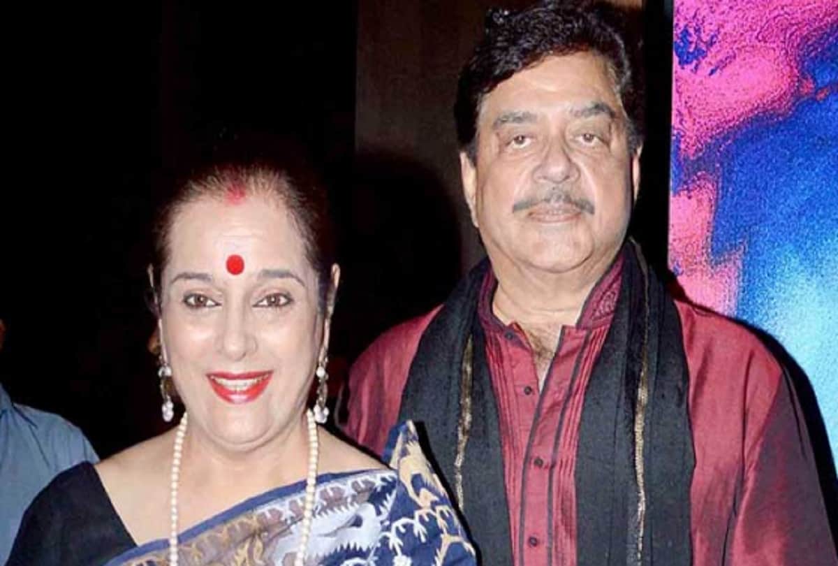 Bollywood actress Samajwadi party candidate Poonam Sinha is more rich as compare to Shatrughan Sinha