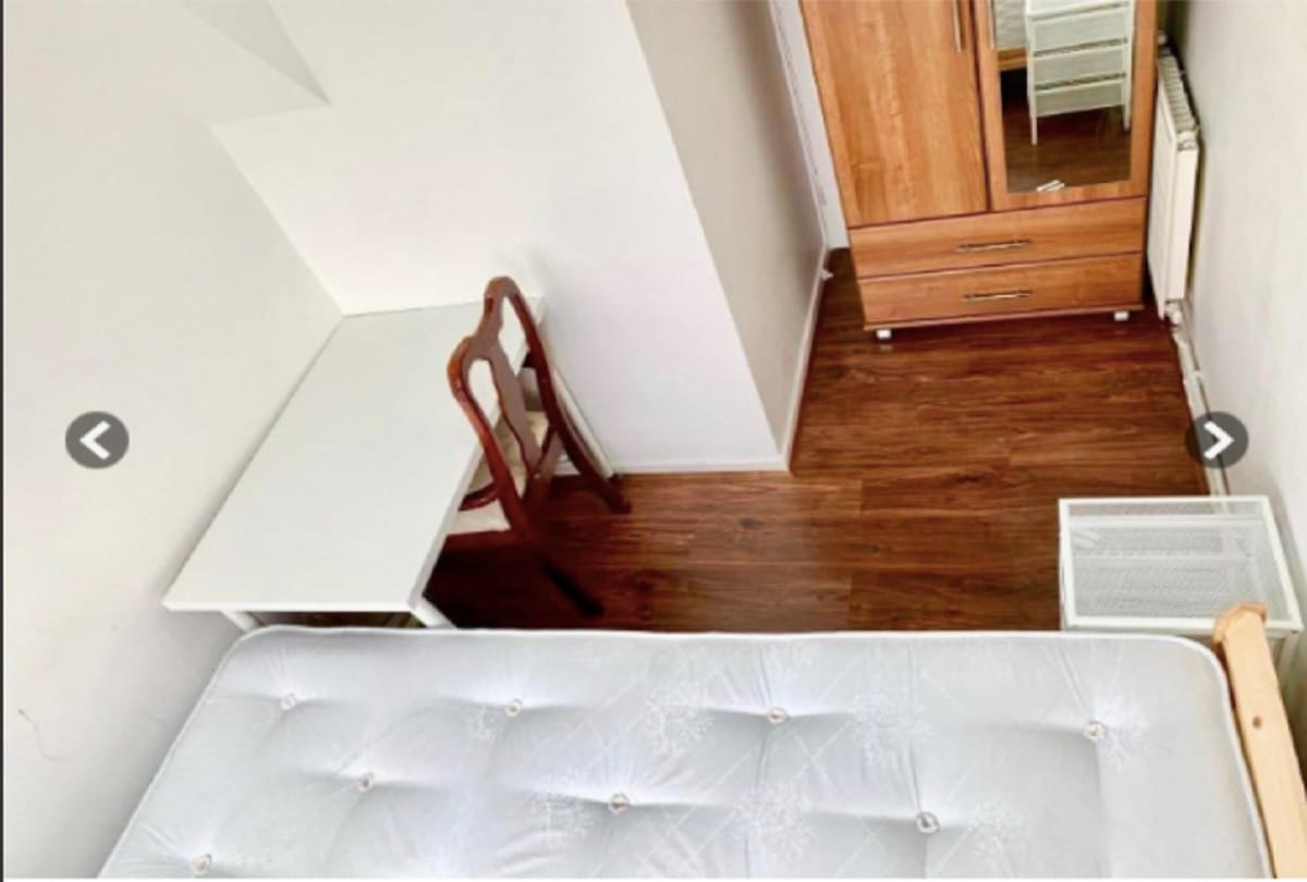 Unique Cosy Room on Rent for Rs 50,000 in London it has No Door