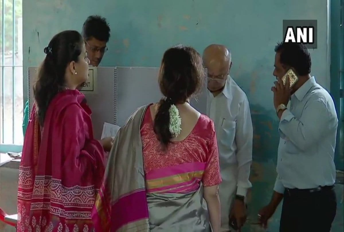 Lok Sabha Chunav 2019: Big leaders who casted vote in second phase of polls