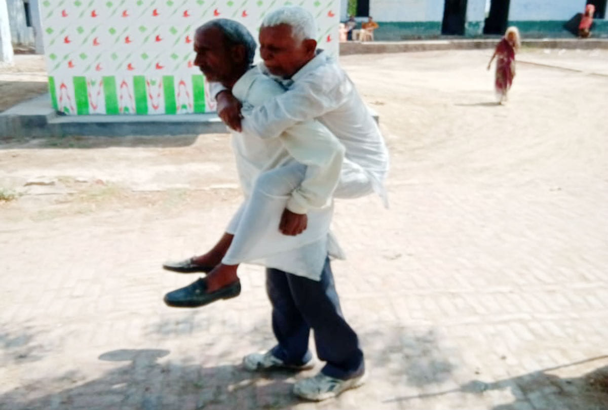 Agra Lok Sabha Election 2019 Live Voting divyang and old age voters caste vote