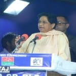 सभा को संबोधित करतीं बसपा सुप्रीमो मायावती