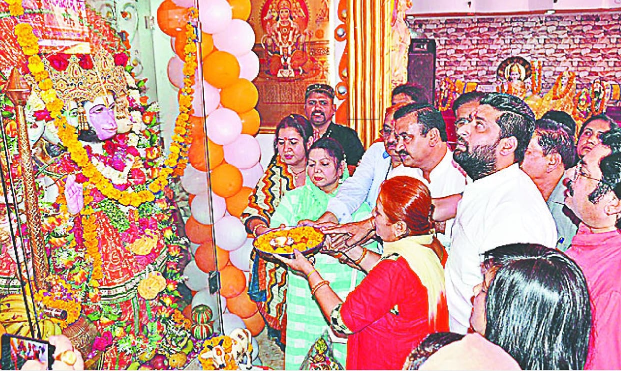 Sankat katai mite sab peera jo sumirai Hanumat balbeera