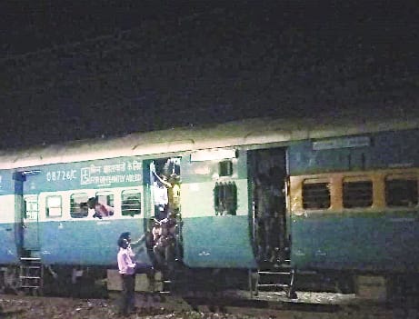 पहियों से धुआं उठा तो धनेटा फाटक पर रोकी जनसेवा