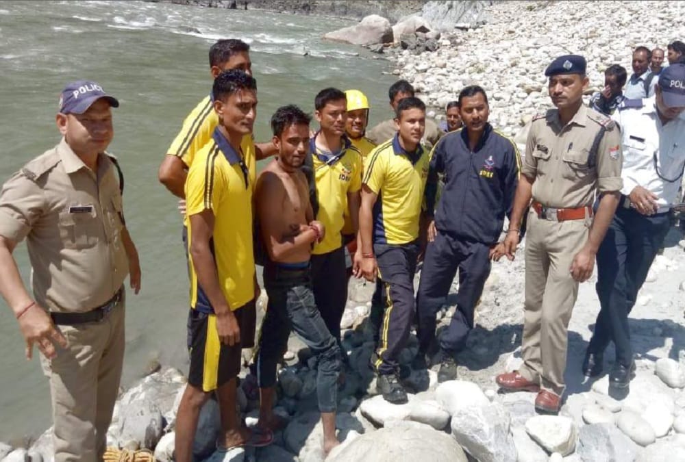 Youth drown in River after funeral bath sdrf save his life 