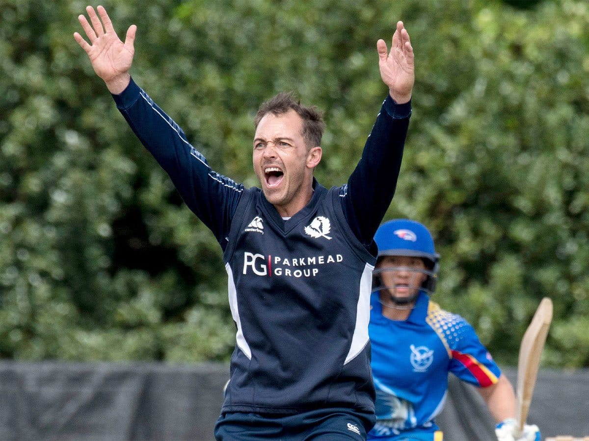 Scotland all-rounder Con de Lange dies at 38 