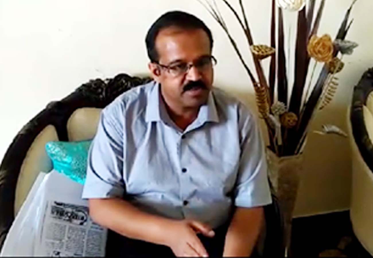 Dr Shakti Bhargava threw Shoe on GVL Narasimha during BJP press conference