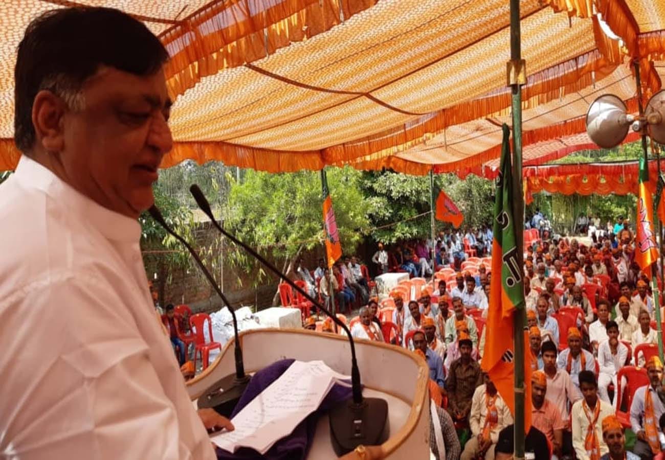 naresh agarwal Acceptance of distribute alcohol before lok sabha election 2019