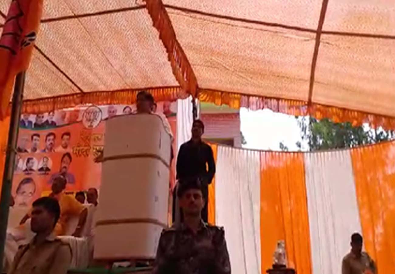 naresh agarwal Acceptance of distribute alcohol before lok sabha election 2019