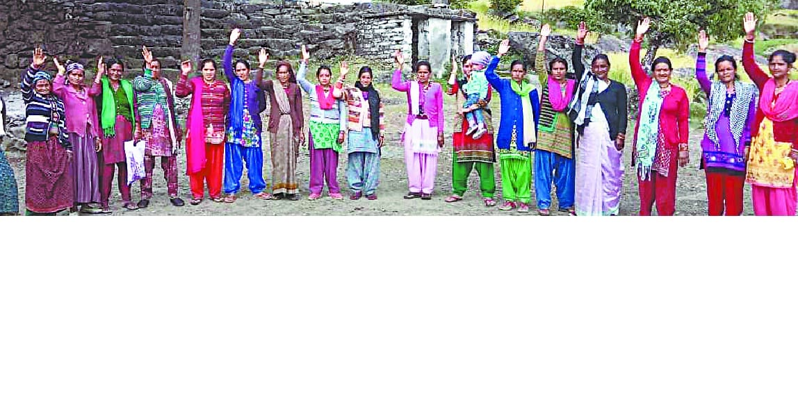 khelaadhura kee mahilaon ne nashe ke khilaaph chheda abhiyaan