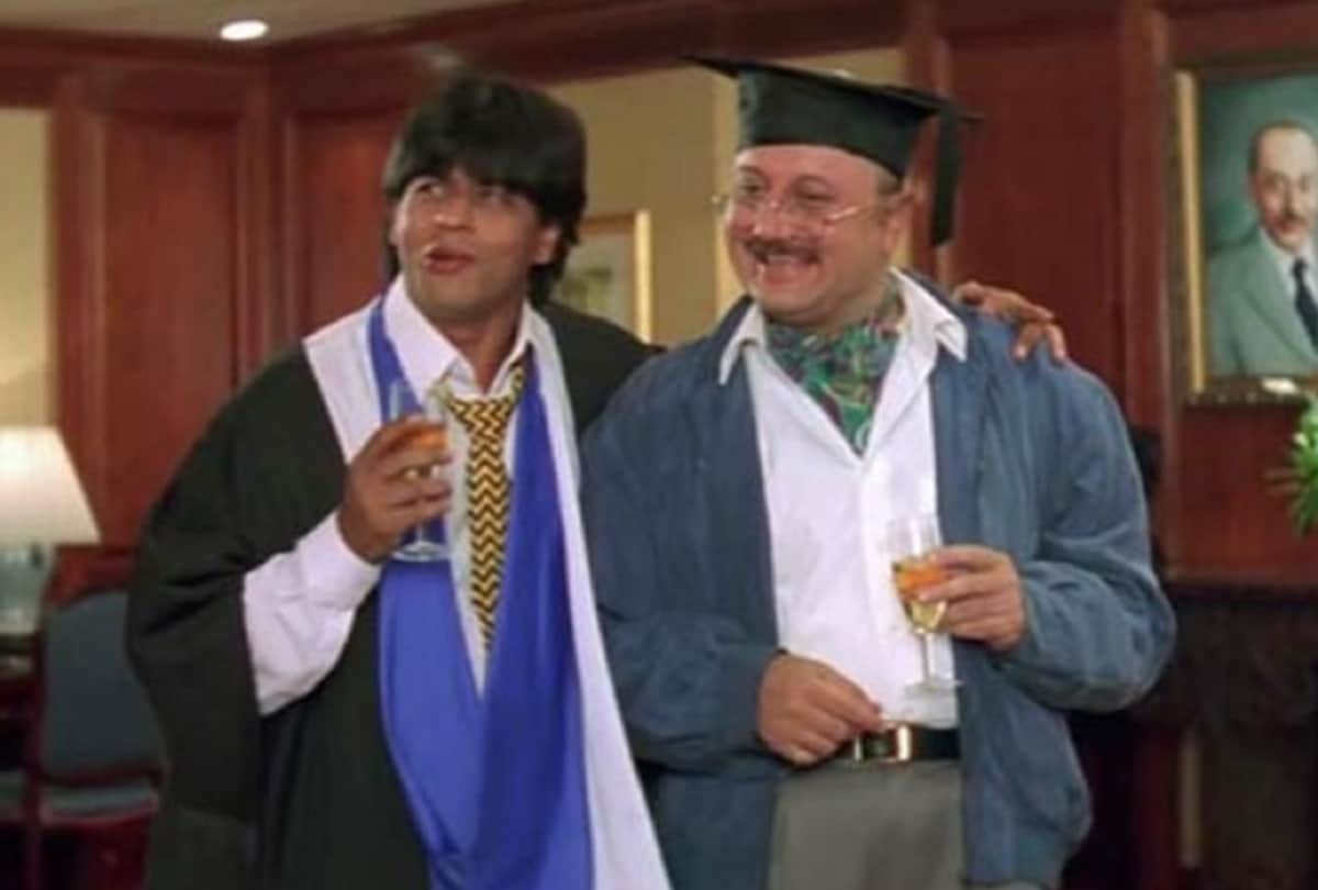 Shahrukh Khan wants to play snakes and ladders game with Anupam Kher