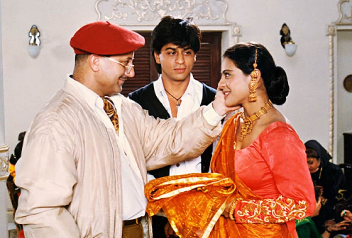 Shahrukh Khan wants to play snakes and ladders game with Anupam Kher