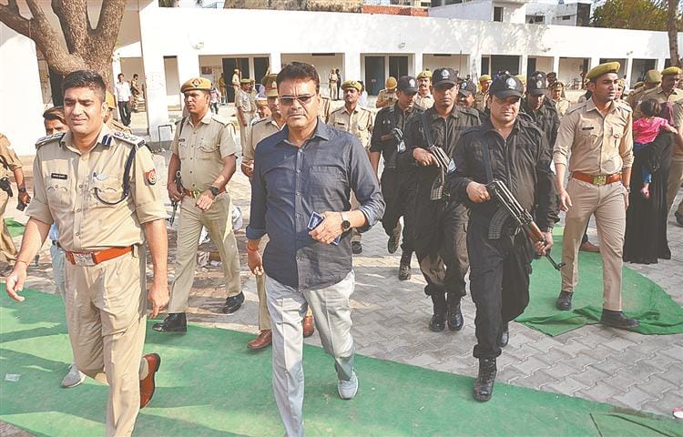 Two fake voters caught in the Bannadevi area