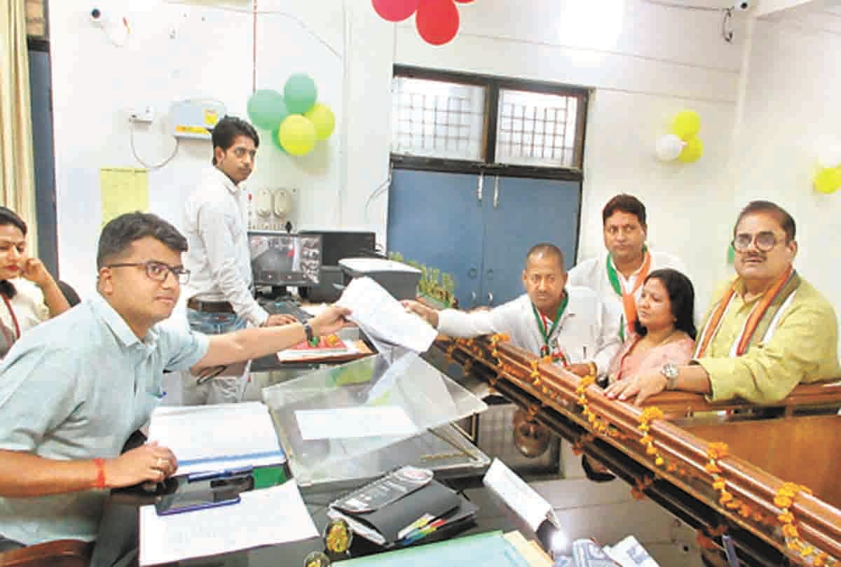 Kaushambi: 17 candidates including Congress candidate filed nomination papers