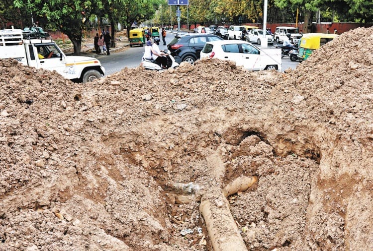 Water Leakage on PGI Chowk Chandigarh, Ground Report