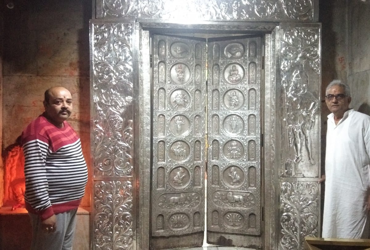 Silver layer on the walls of jwalamukhi temple himachal pradesh