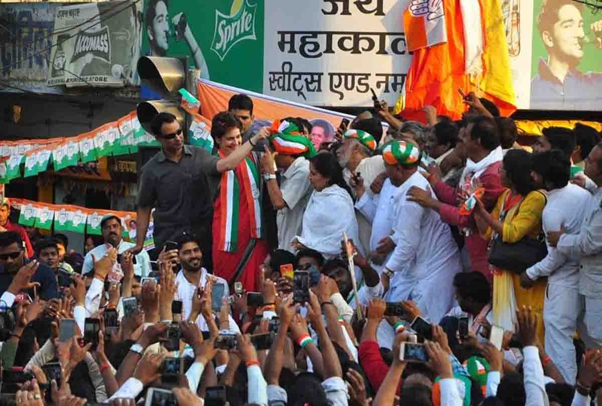 priyanka gandhi attacks modi in roadshow for lok sabha elections 2019
